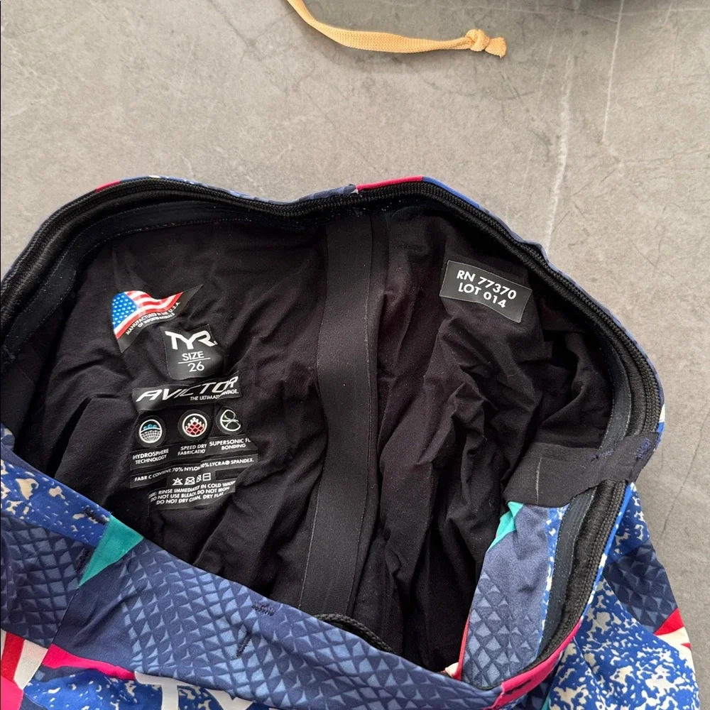 TYR avictor tech suit size 26 - Picture 3 of 3